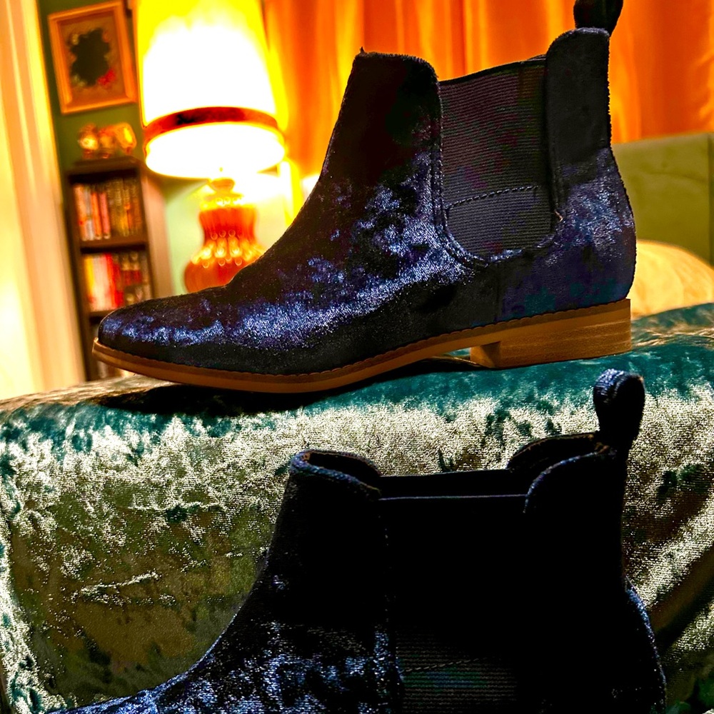 Tom’s Blue Velvet Ankle Booties